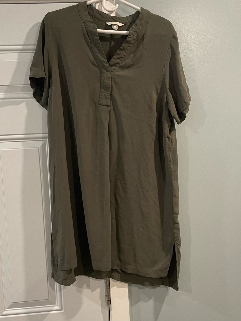 H&M Olive Green Short Sleeve V-Neck Dress
